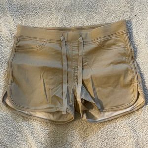 Shorts with drawstring